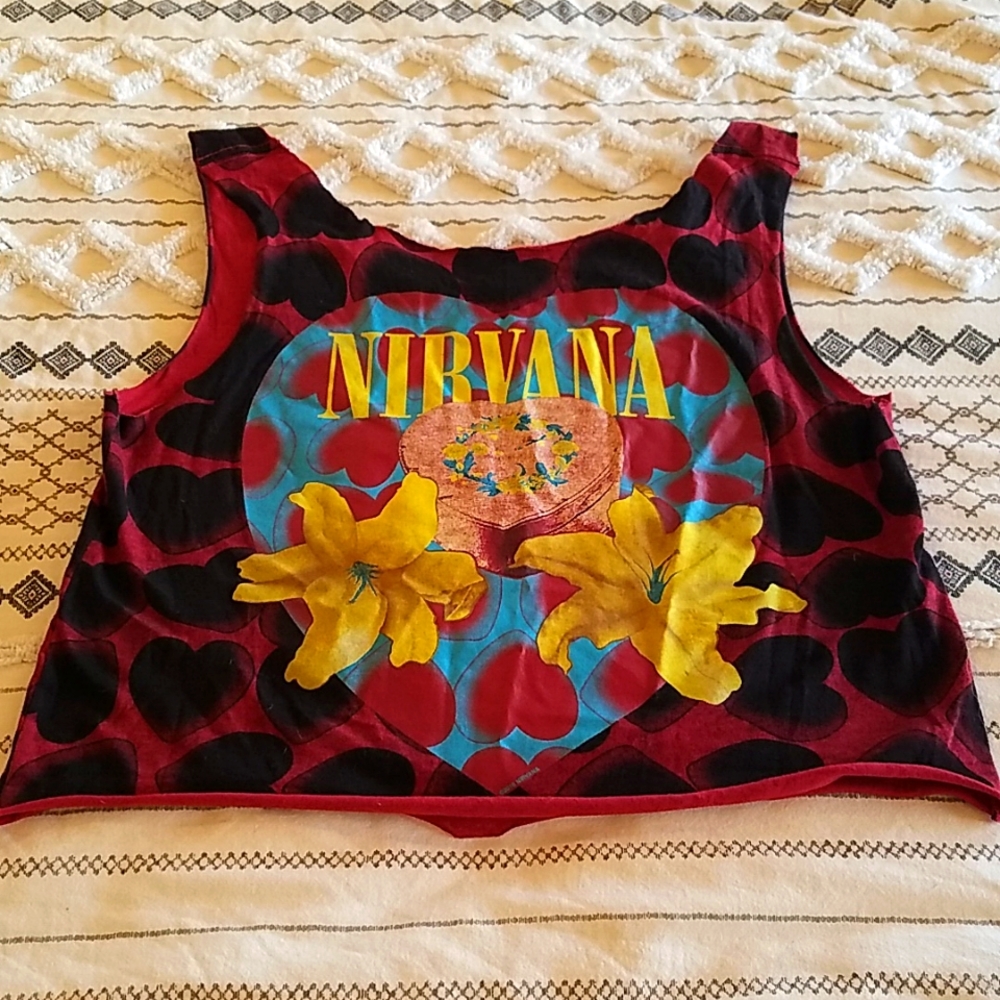 Nirvana band tee crop top(heart shaped box)